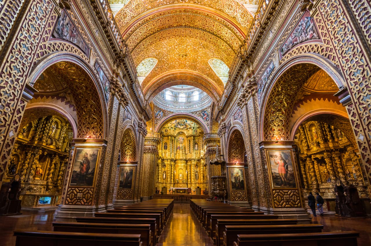 Iglesia-de-la-Compañia-de-Jesus-Lugares-Tuisticos-en-Quito